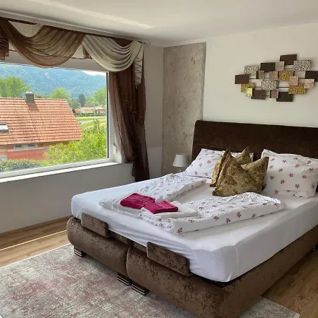 アパート Let Me In *