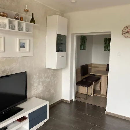 アパート Let Me In *