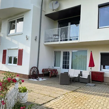 アパート Let Me In *