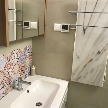 Apartments Let Me In * Portschach am Woerthersee