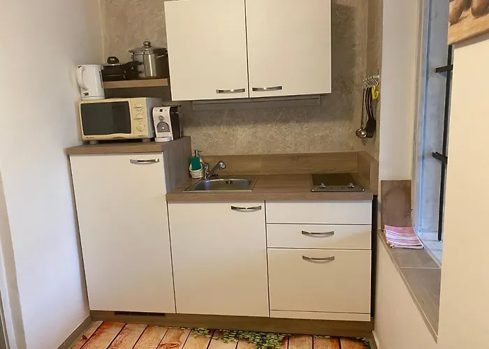 Apartament Let Me In