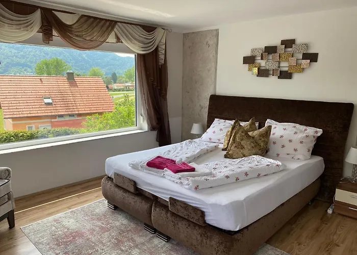 דירה Let Me In *