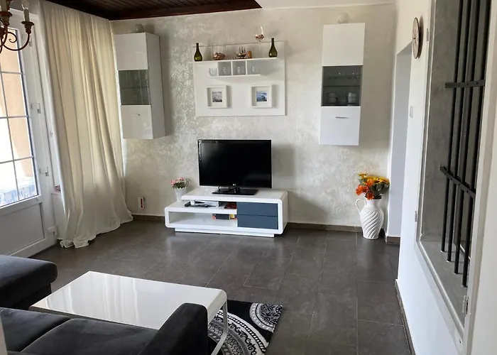 Let Me In Apartament