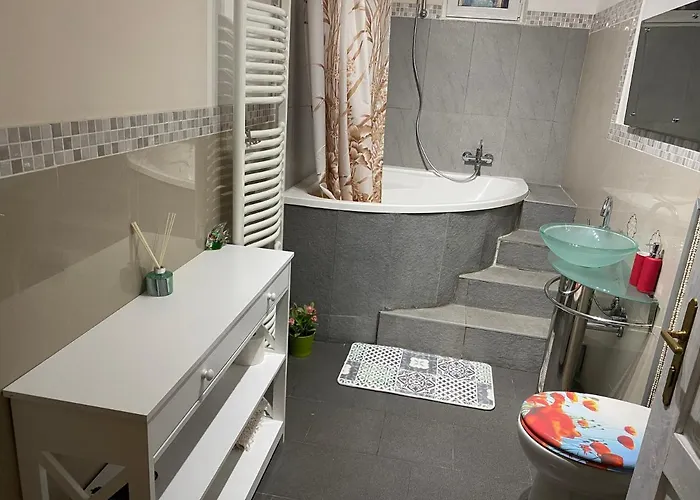 דירה Let Me In *