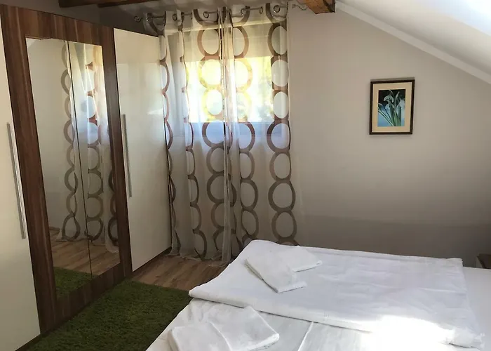 Apartament Let Me In